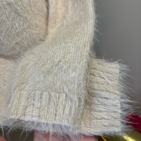 Soft Fuzzy Long Sleeve Pullover V-Neck Sweater Size Small Capezio Balletcore - Picture 4 of 6